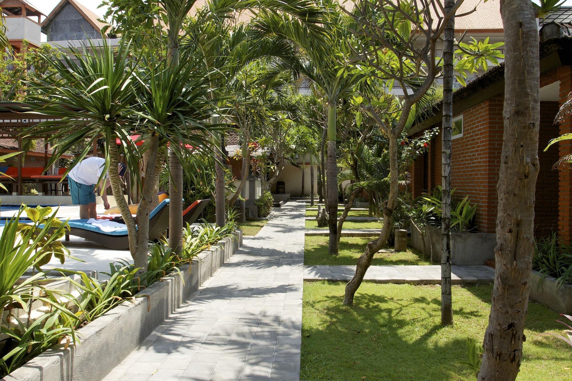 Ayu Lili Garden Hotel Kuta Kuta Lombok Exterior foto